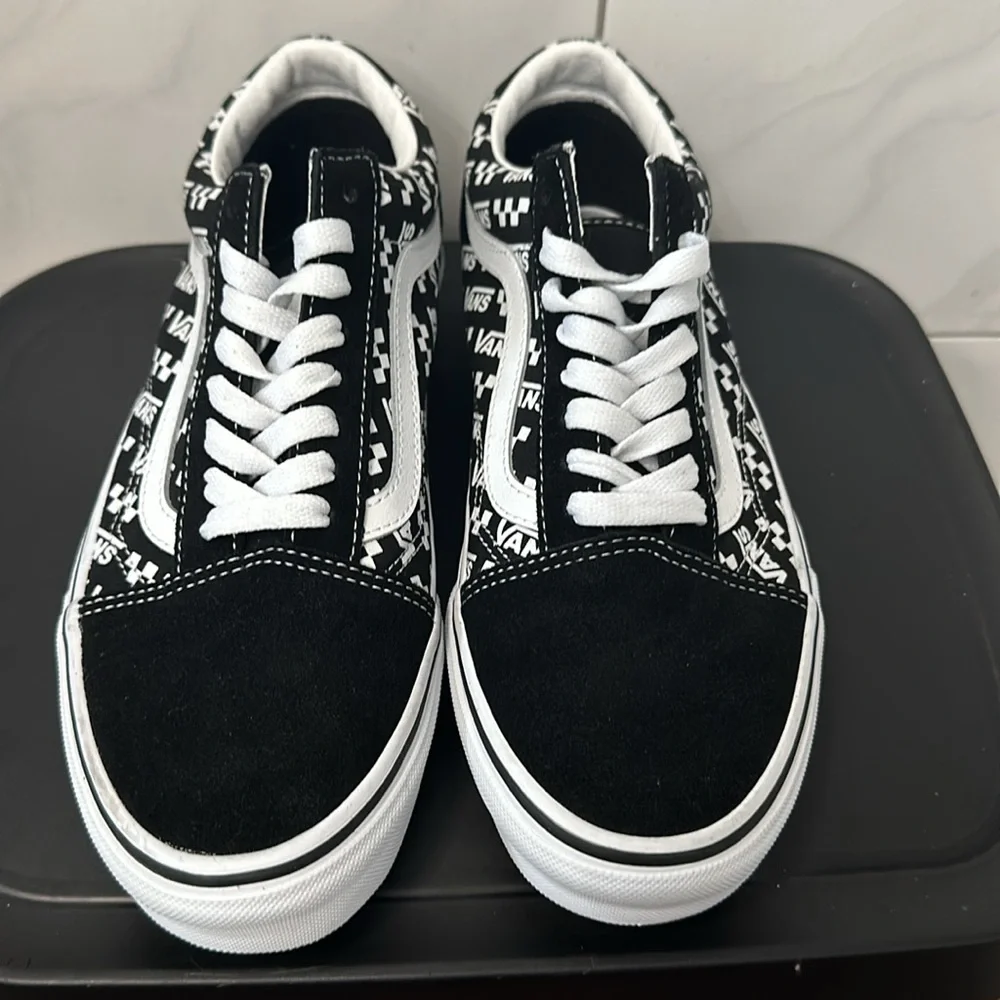 Vans Old Skool Sneakers - Picture 2 of 11